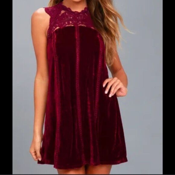 Lulu’s NWT Red Who's Who Burgundy Crocheted Lace Velvet Shift Dress Sz Large - Picture 1 of 10